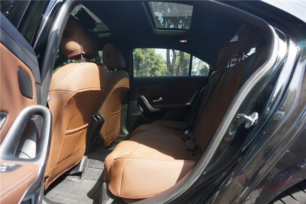 奔驰A200L：驾驶乐趣不逊于宝马，但成为赢家不限于此