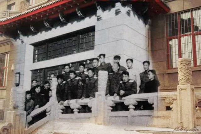 元帅办军校，门岗规矩：乌纱帽留在门外，骑马的下马，坐车的下车