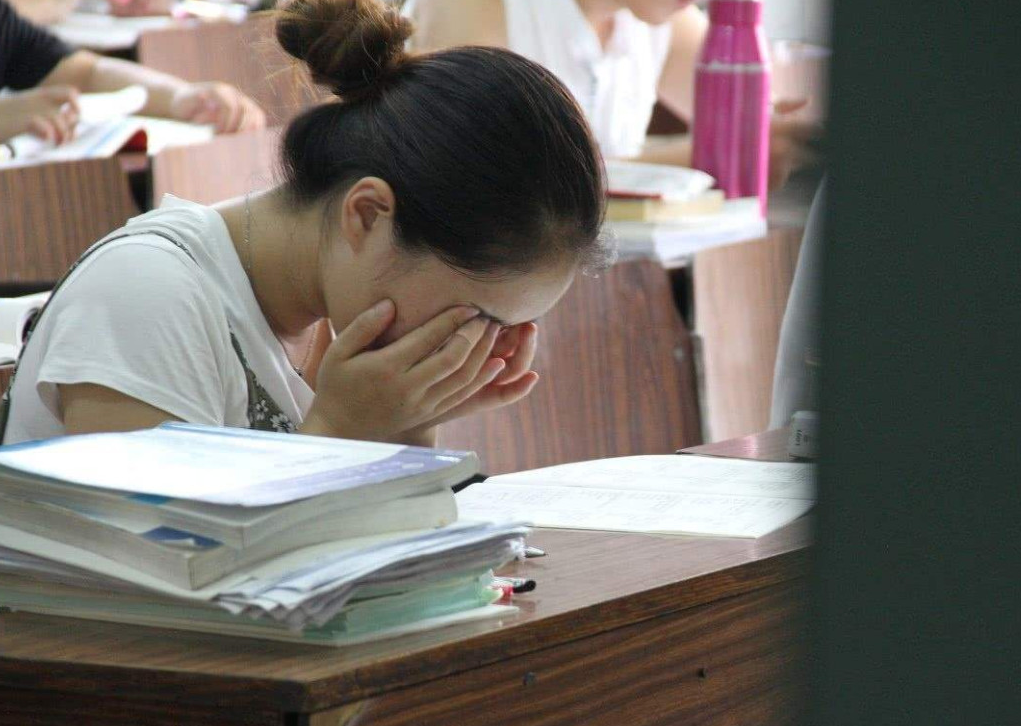 近800名高一新生欲走捷径，结果被退回职高，聪明反被聪明误