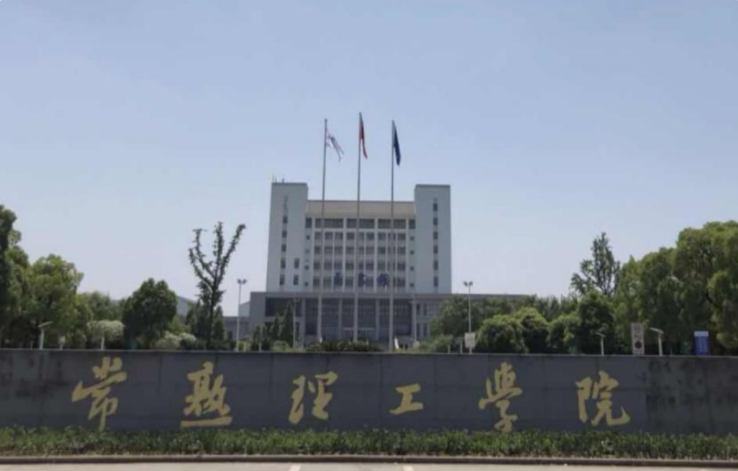 江苏一高校宣布改名，将“常熟”更名“苏州”，考上的学生真幸运