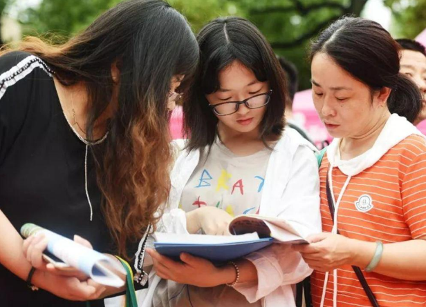 高考“大年小年”啥意思？2021大概率是“小年”，分数线有望下调