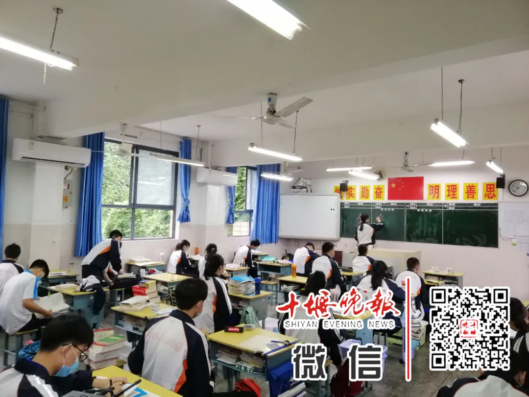 今天开学！刚刚在十堰这些学校拍下，这一幕等了太久