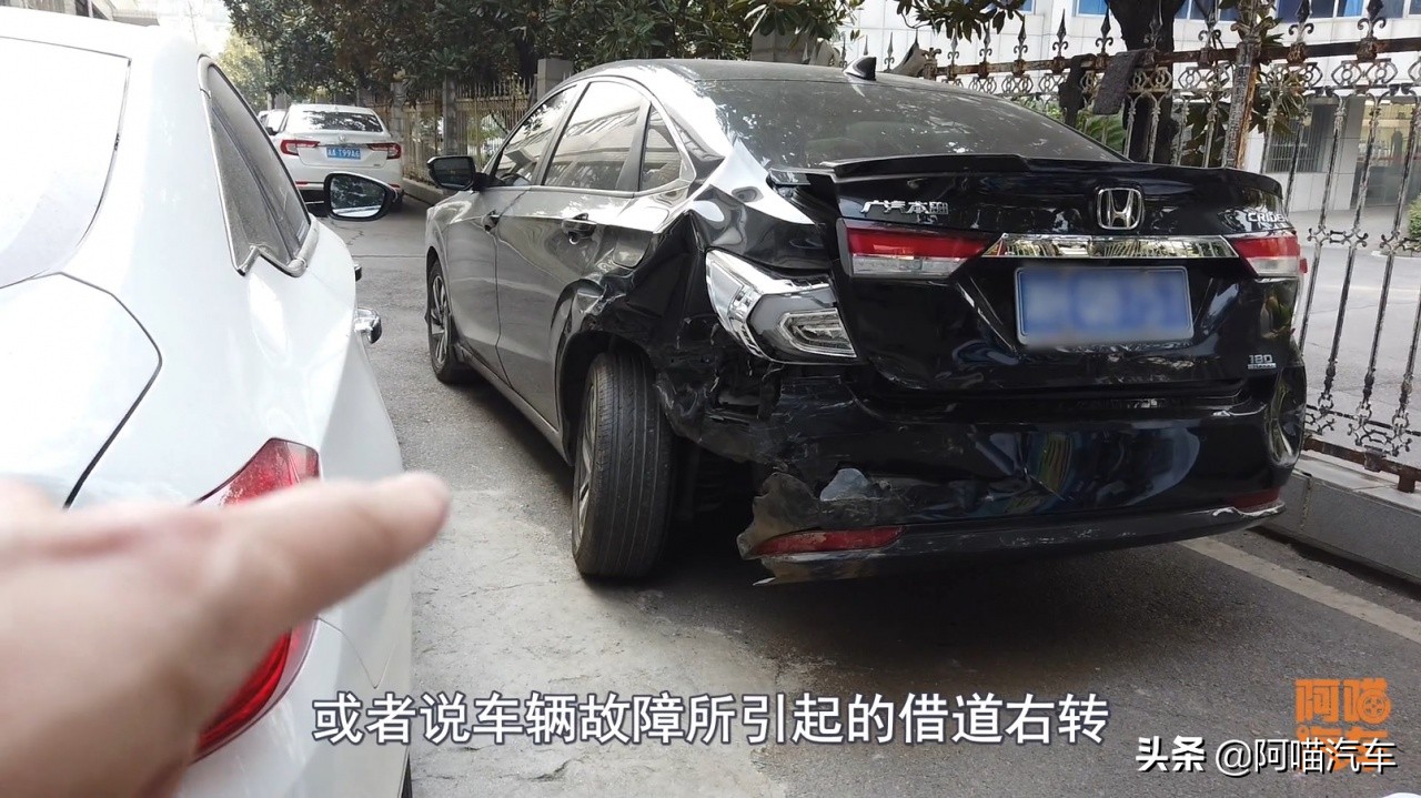 右转车道被堵了，可以走直行车道右转吗？做错了罚你没商量
