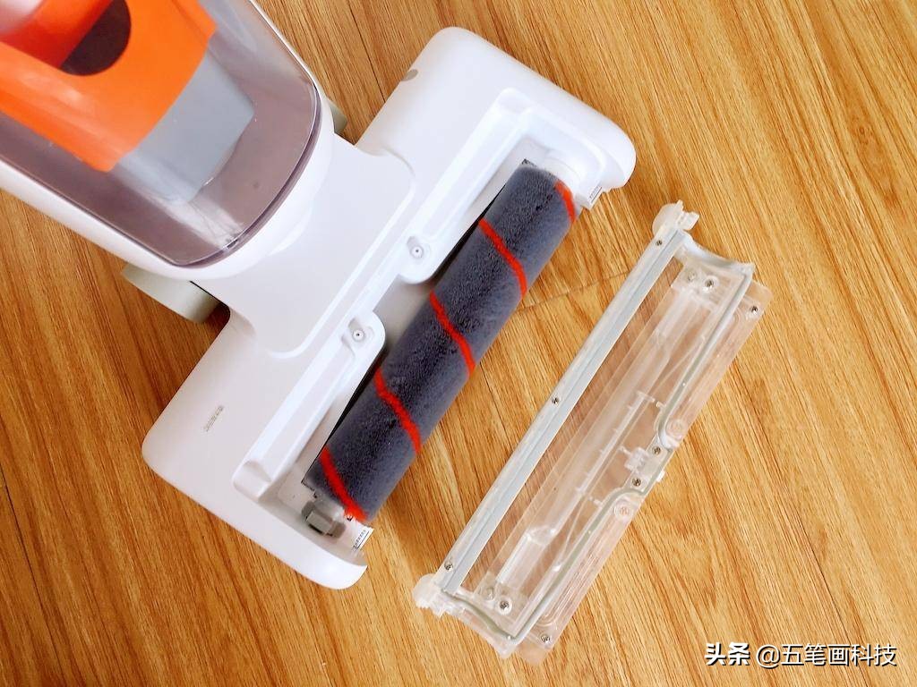 滚刷都能自清洁，那脏污哪里去了？洒哇地咔无线地面清洗机初体验