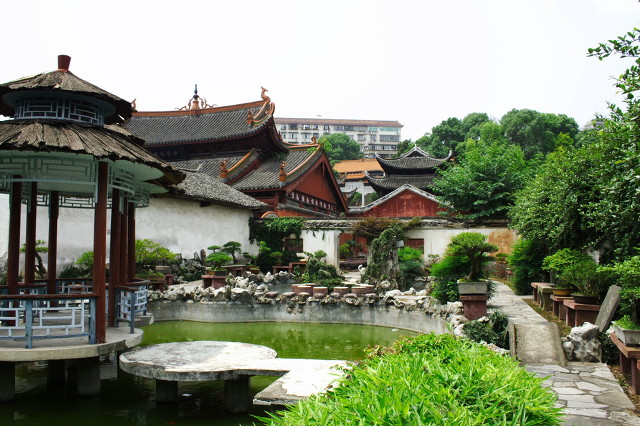 无肉令人瘦，无竹令人俗：苏轼杂言诗《於潜僧绿筠轩》