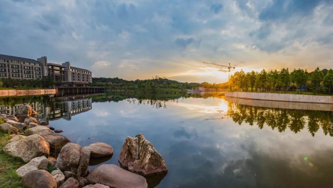 走出蛟龙号设计师、世界五百强总裁，创下多个第一，南华大学超火