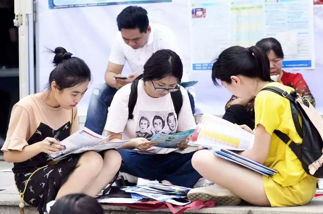 孩子估分720，母亲笑称“清华见”，却遭亲戚嘲讽：别得意太早