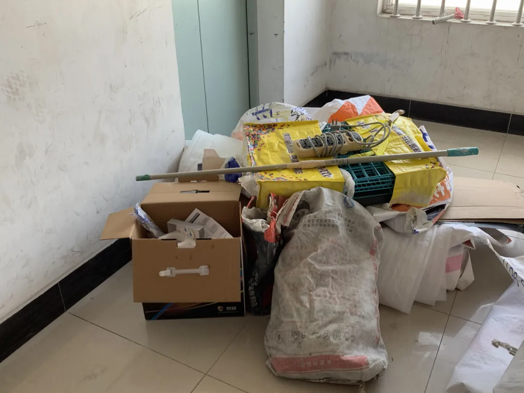 跟拍保洁阿姨9小时,我探到了内幕