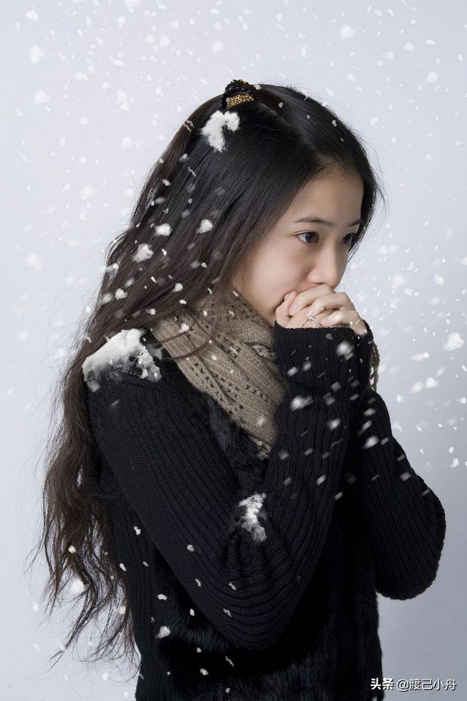 孤独如夜，心空寂无依，寂寞空虚冷，唯有影子相伴。
