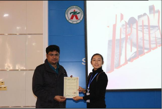 郑州大学“美女院长”，28岁任职副教授，网友：美貌与智慧并存