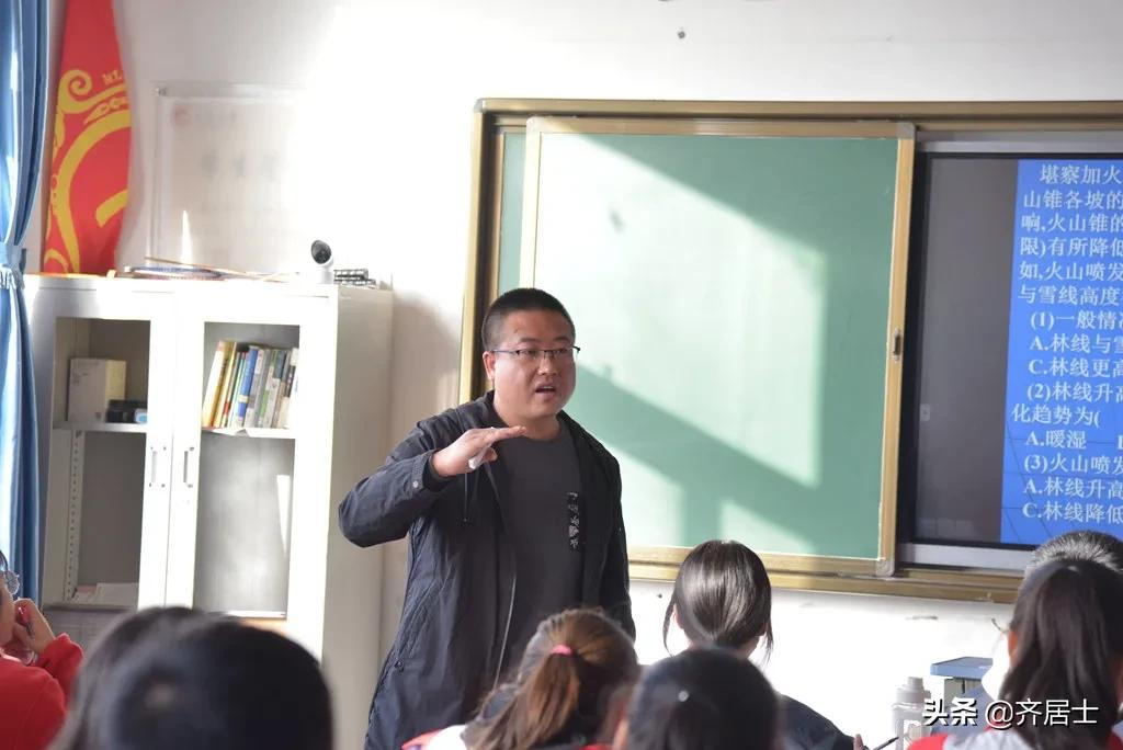 兰州市教育专家团队来华亭一中开展高考备考研讨交流活动