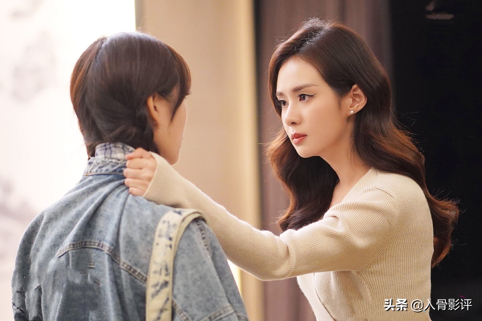 《皮囊之下》,藏尽灵魂,看娱乐圈双胞胎姐妹演绎的爱恨情仇