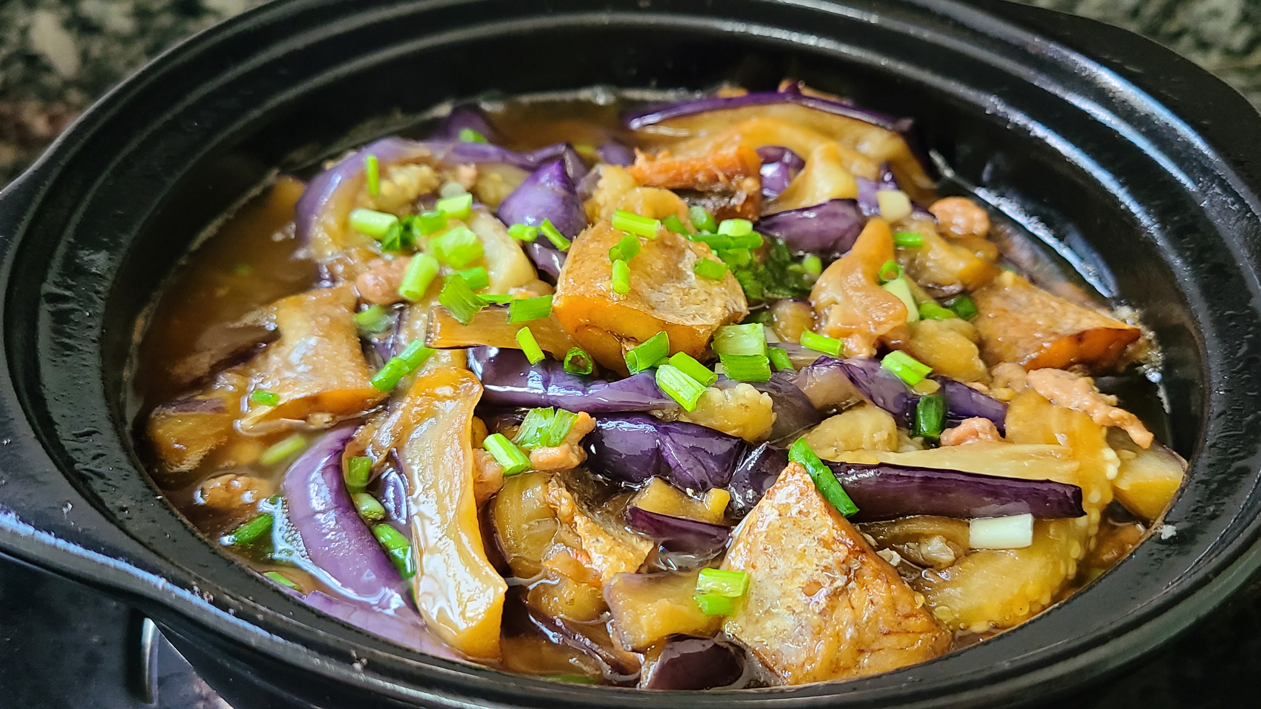 咸鱼茄子煲,广东人爱吃的下饭菜,咸香美味,每次做都很好吃