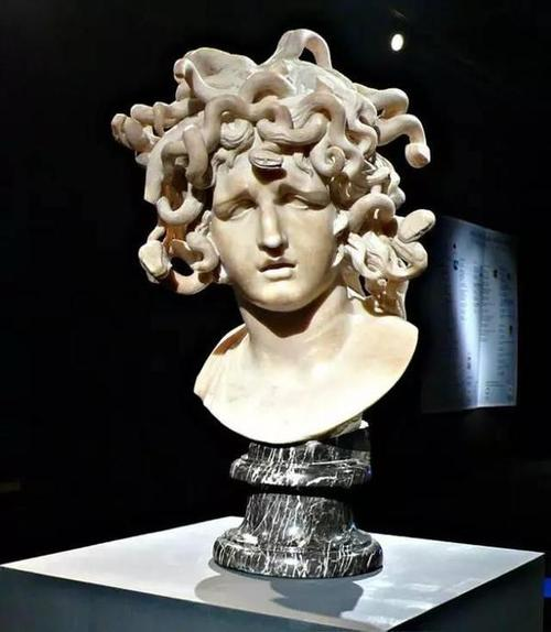 丝西娜(在希腊神话中邪恶的美杜莎,其实才是最惨的一个神话人物)