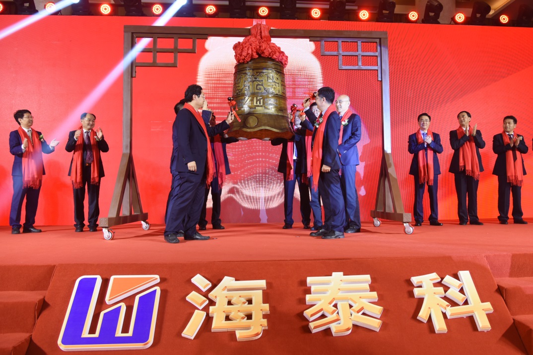 最近1个多月，济南青岛3位老师的企业上市，中学老师财富超过10亿