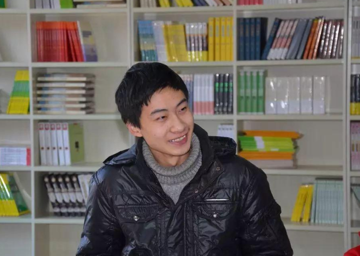 庞众望：捡废品照顾瘫痪母亲，744分上清华大学的河北男孩