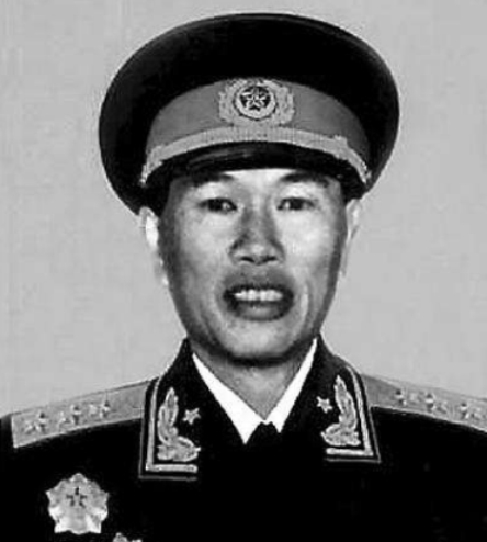 1958年，刘亚楼做了一件事，毛主席听后非常生气，更是数月不理他