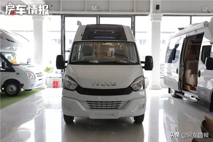 宇通依维柯B型房车2+3式布局，超大天窗，内饰豪华，适合3口之家