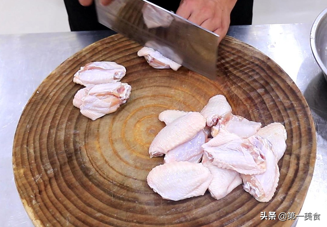 可乐鸡翅的家常制作方法（学会这一招鸡翅滑嫩入味）