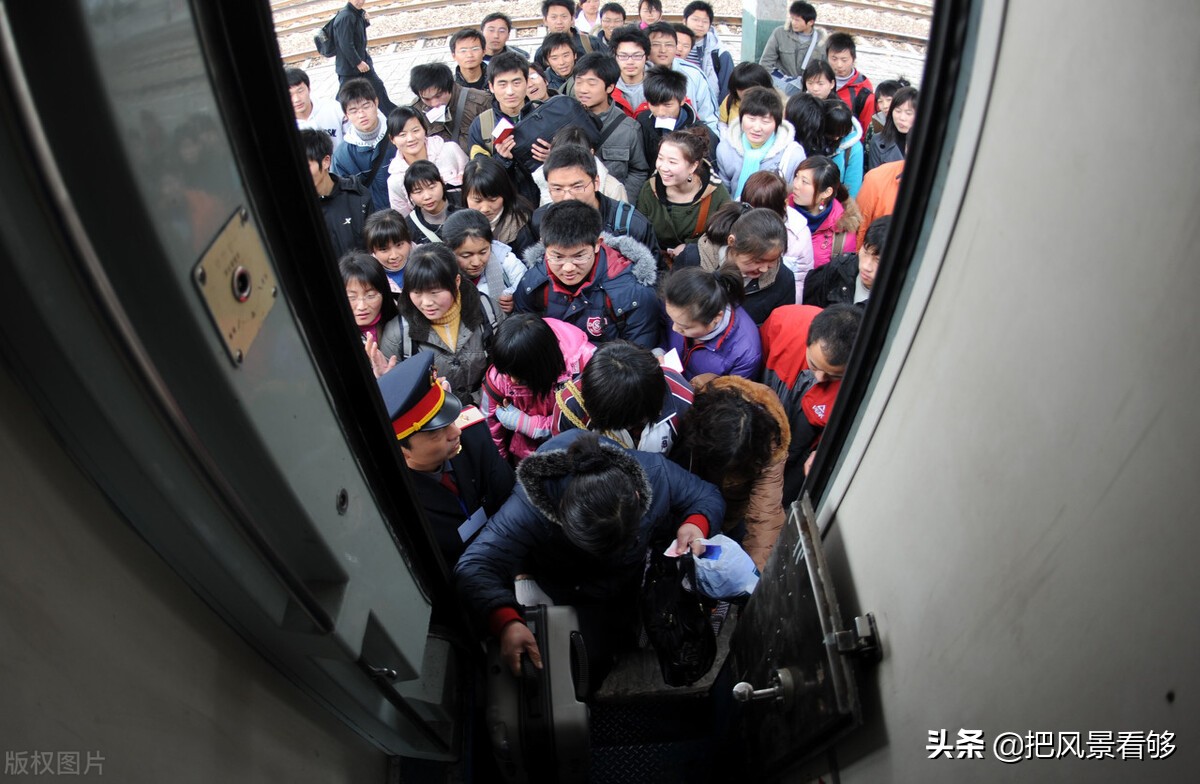 高铁无座票上车后怎么办往哪蹲？