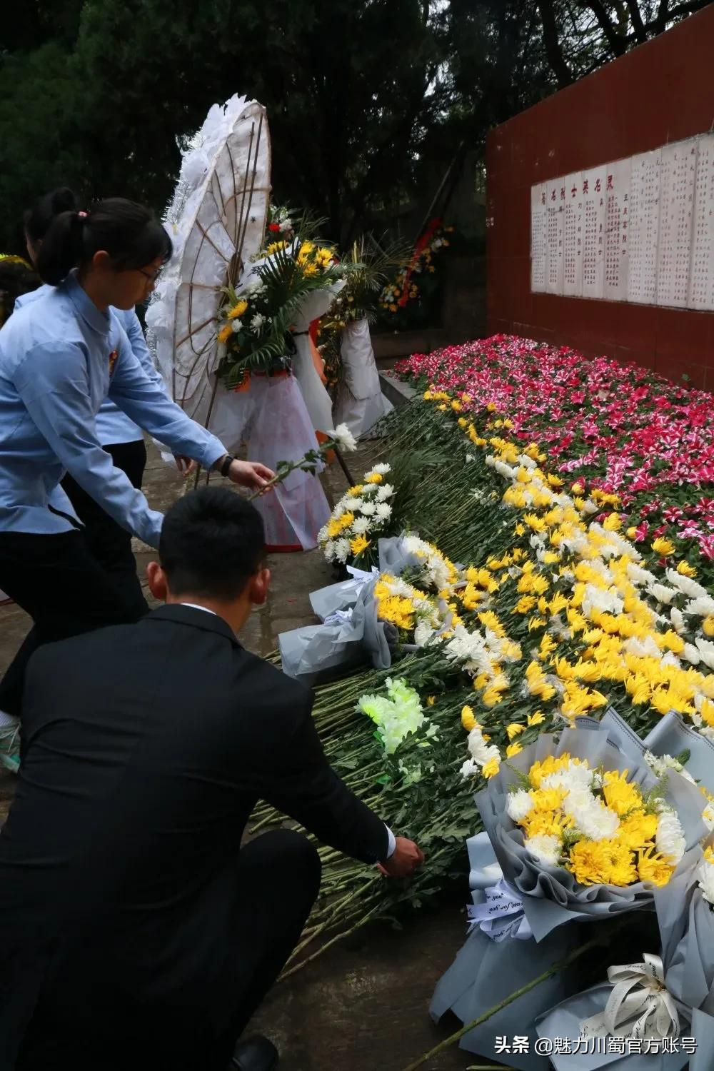 绵阳南山中学双语学校：青山绿水存正气，苍松翠柏慰英灵