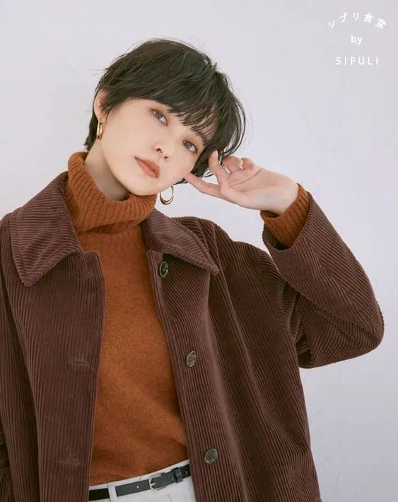 短发秋季服装搭配图片(短发女人) - 赤虎壹号