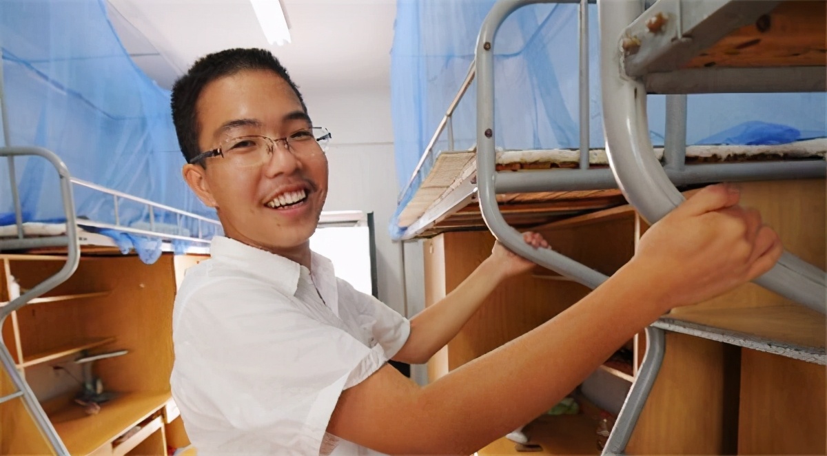 高考满分作文，30字老师不认识，阅卷组长做了近2000字注释