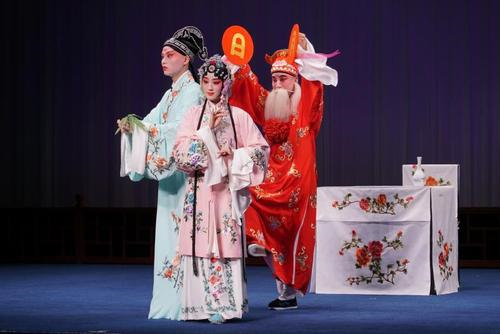 连续两届辽宁高考状元，56万奖金都拴不住，从港大退学、重考北大