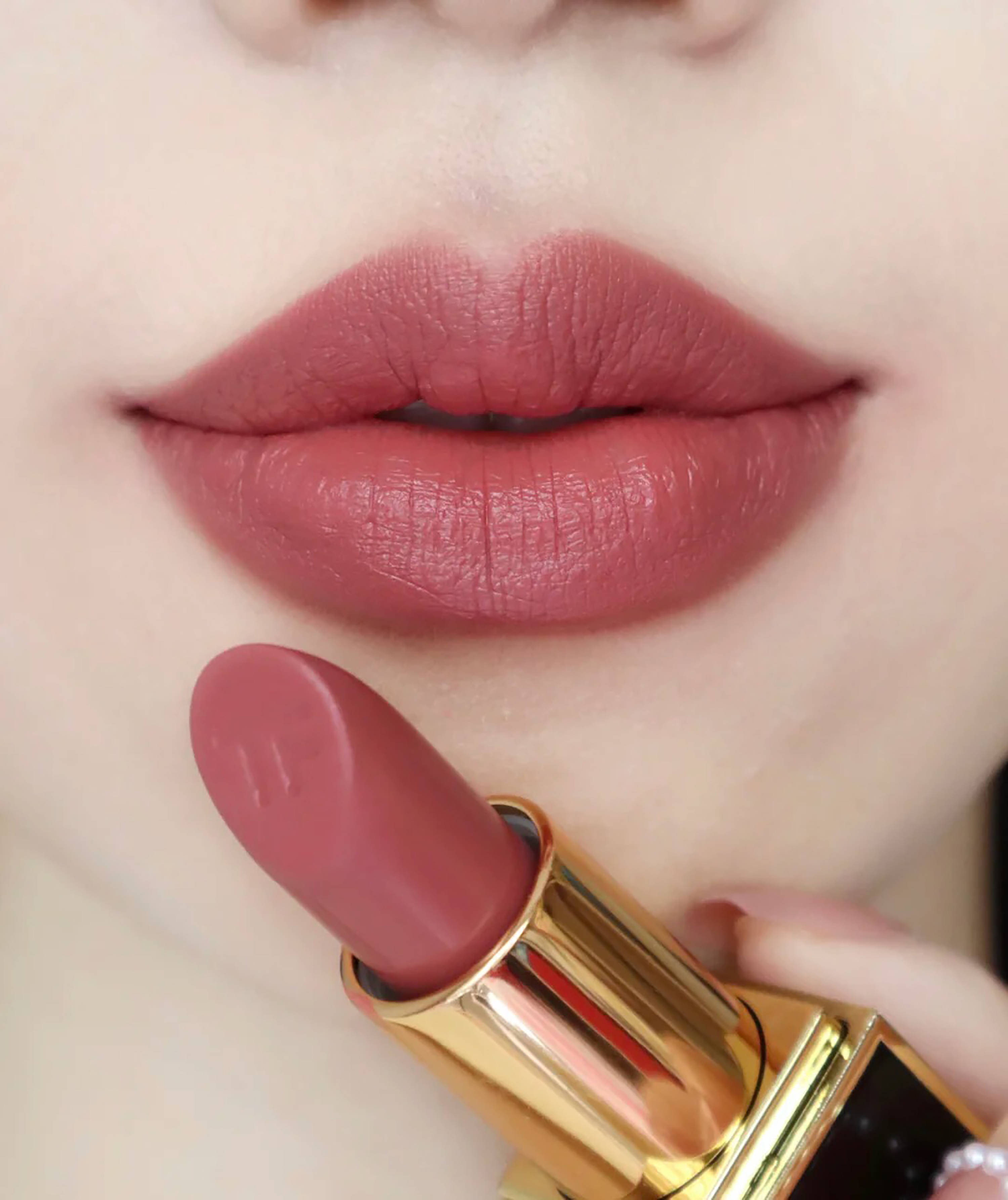 豆沙色口红千千万,只有这4支不踩雷,黄皮涂也一样优雅又显白