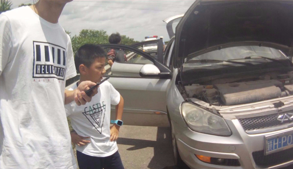 高速半路车坏了咋办？是直接找交警？很多车主都不懂，花了冤枉钱