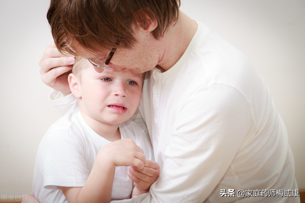 女婴儿小便处有血图片（孩子尿常规显示）-幼儿百科-魔术铺