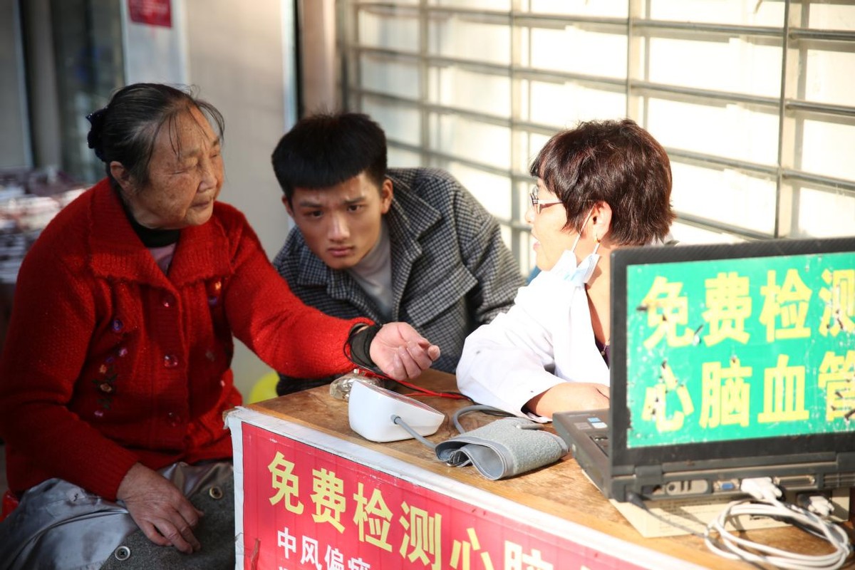 “传国药精粹，承人间温暖”——寻找中医药传承人大型公益活动湖南第四站完美谢幕