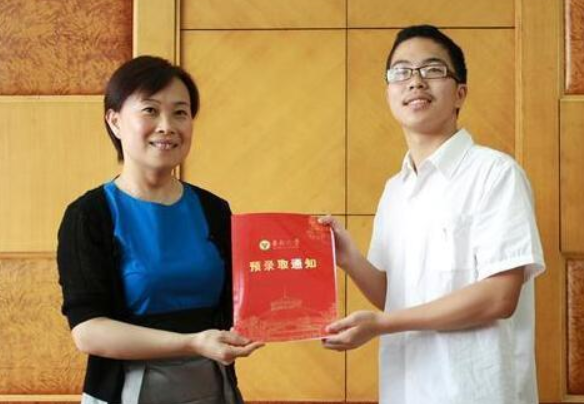 江苏高考作文，只有755个字却获得“满分”，他是怎么做到的？