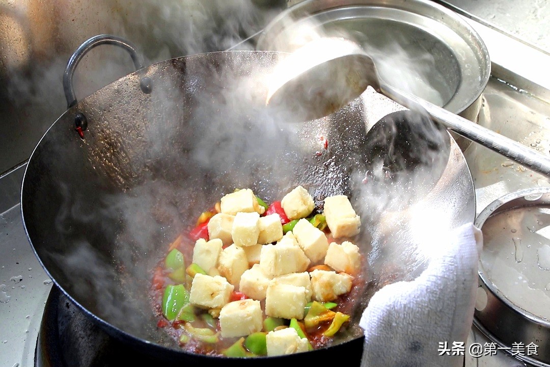 内酯豆腐的做法怎么做好吃（内酯豆腐家常调料烧出好味道）