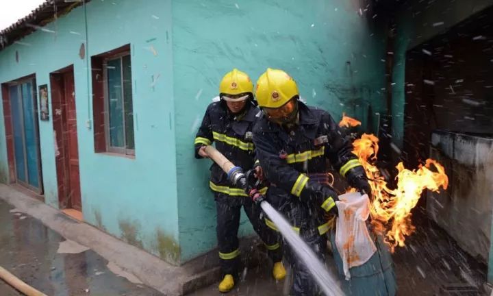 岁月静好，是因为有人负重前行！阳光普照，是因为有人尽忠职守