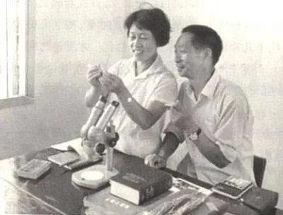 夫人坐轮椅泪别袁隆平:那个宠了她一辈子的人,永远地走了!
