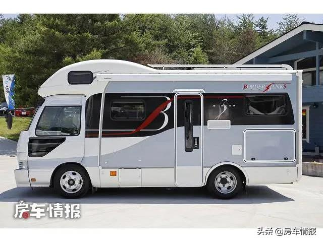 丰田中巴房车，4.0L柴油动力足，大空间像家一样三代同堂也住得下