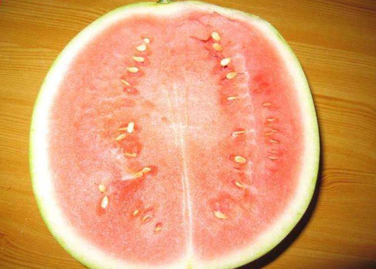 购买的西瓜籽是白色的,是打了催熟剂吗?