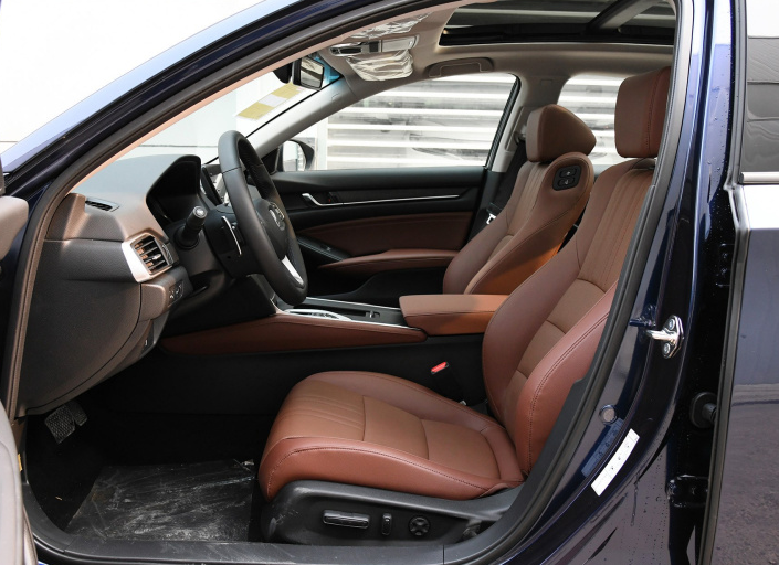 本田inspire跌破15万,入门就有194马力 皮质座椅