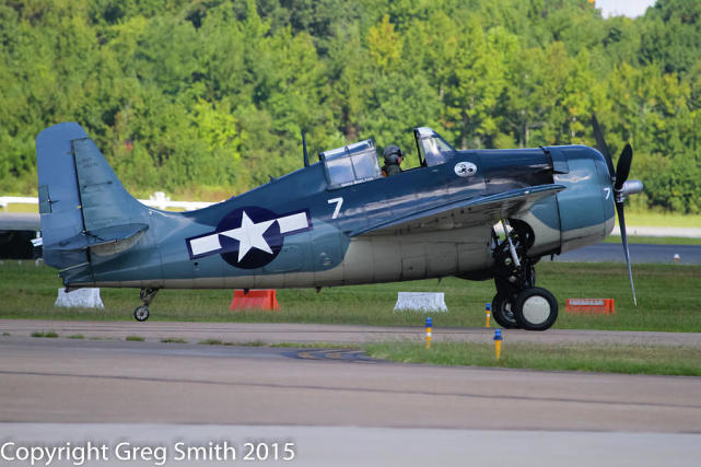日军零战嚣张,美国地狱猫横空出世,打出13比1,美女纷纷合影