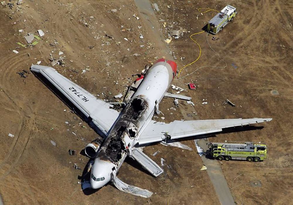 航空史上八次撞击空难，大多在空中就解体，最惨的一次349人遇难