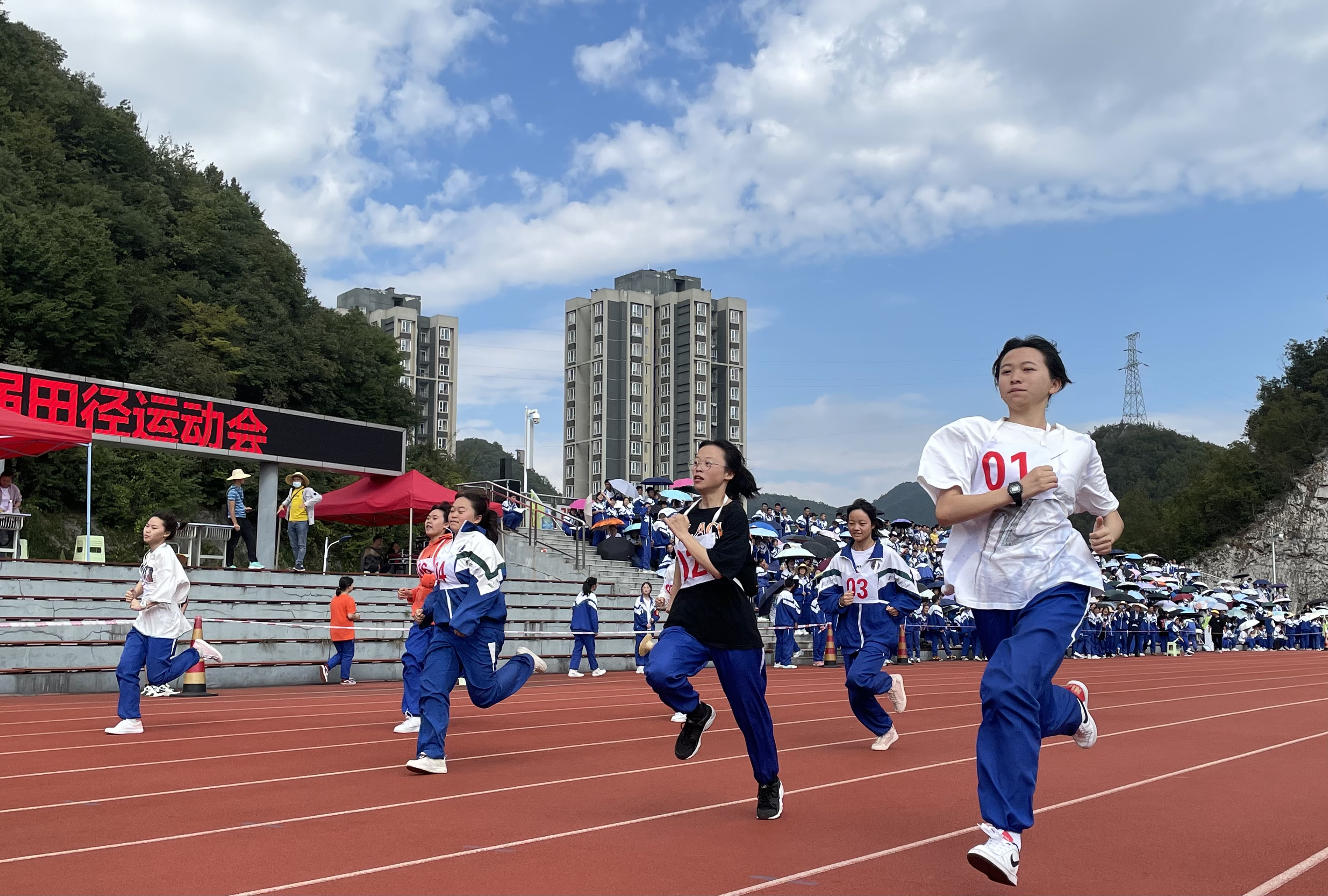 收获健康与快乐——六盘水市第四中学校第34届田径运动会开幕