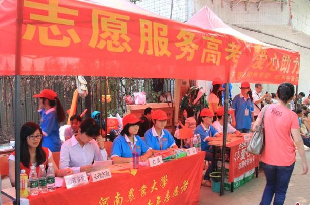 高考小抄能压卷子下吗（监考老师很忌讳这样的行为）