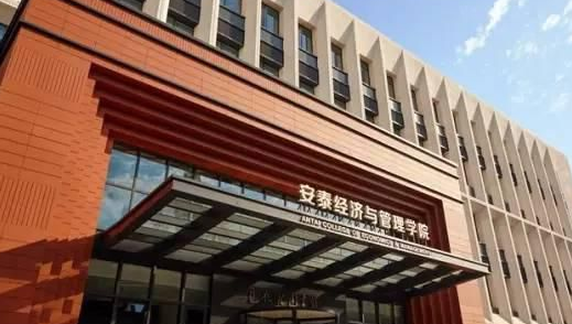 研究生“天价”学费专业曝光，最高费用60万，网友：贫穷限制想象