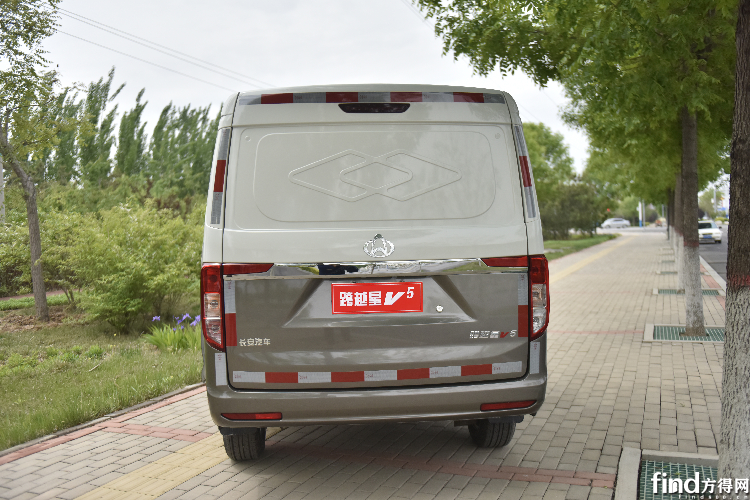 长安跨越星v5双层加厚大梁,承载性表现优异