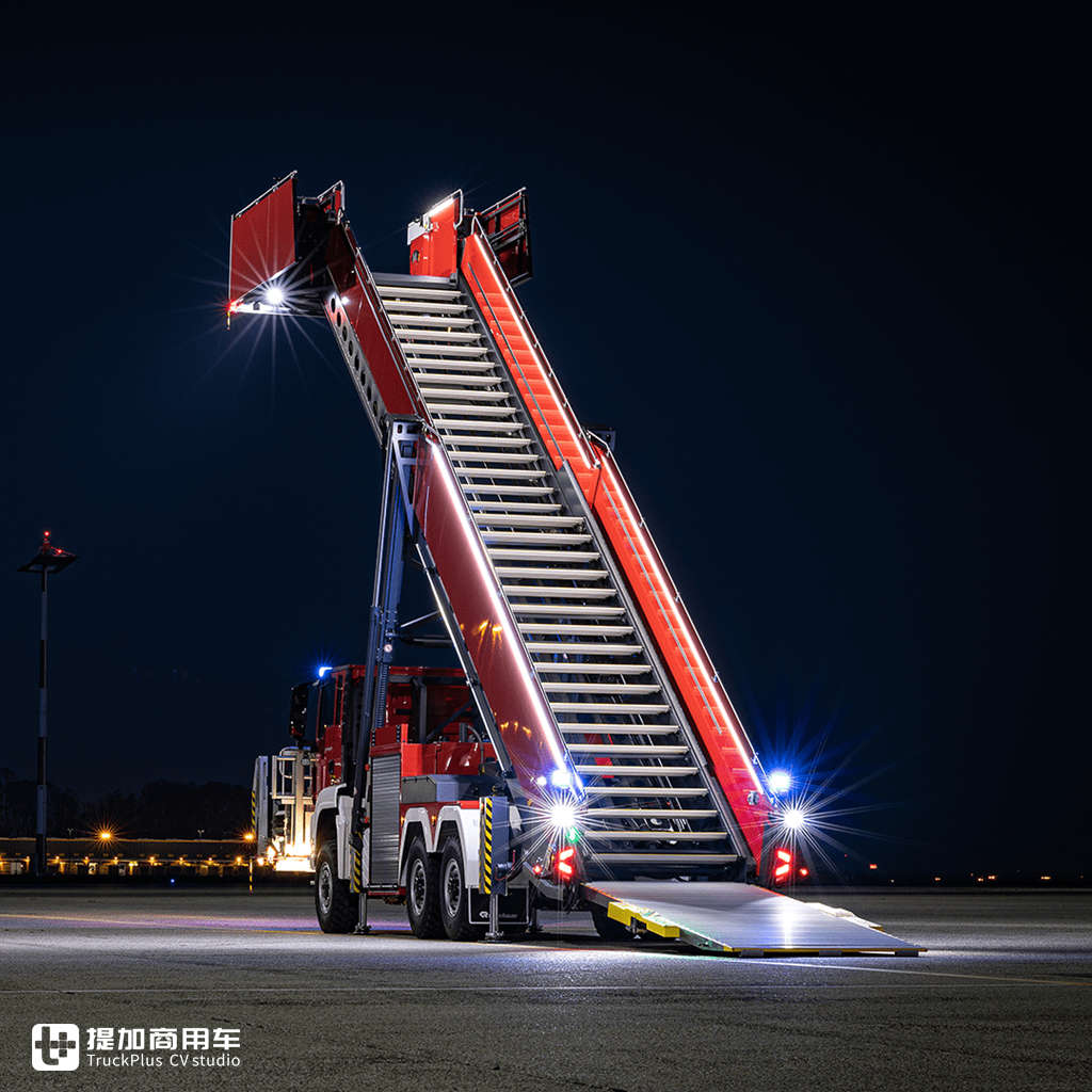 卢森宝亚美洲豹8x8消防车实拍,这款机场主战消防车实力真强悍