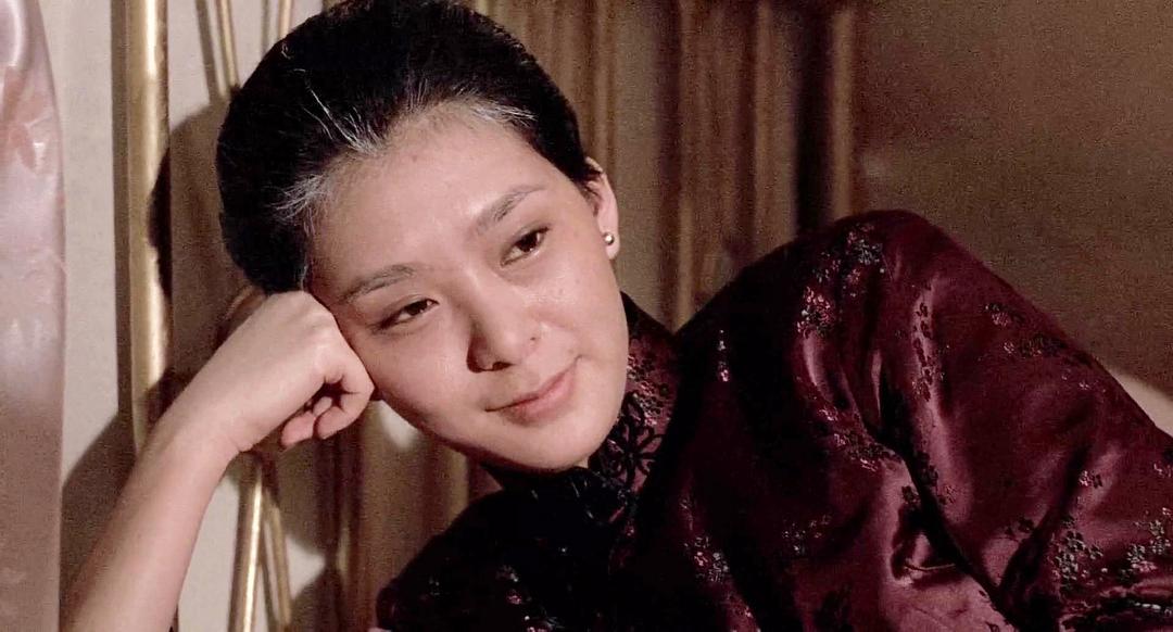 《怨女》:嫁入豪门的悲惨一生,欲望可以吞噬人心,扭曲人性