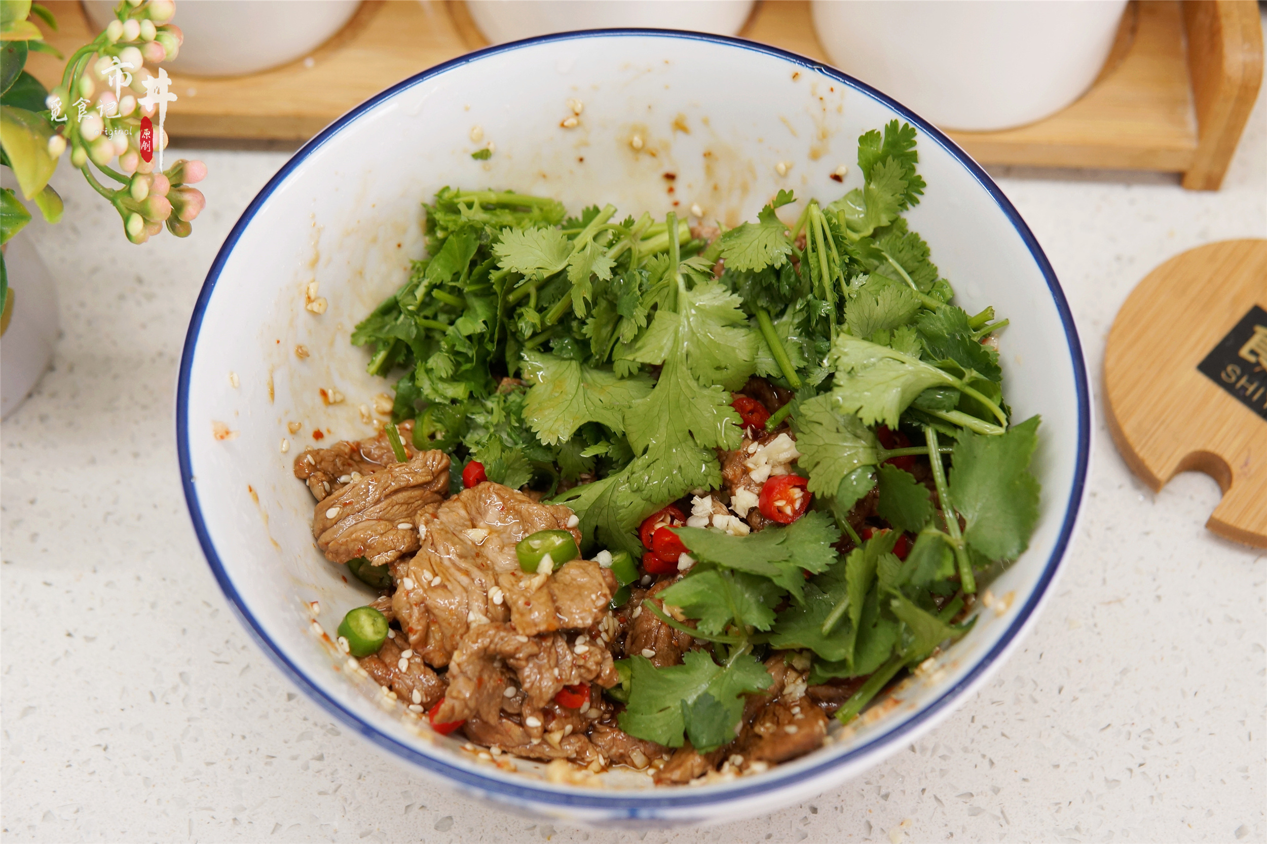 夏天牛肉的“简约”吃法，开水烫一烫，几分钟端上桌，好吃到家了