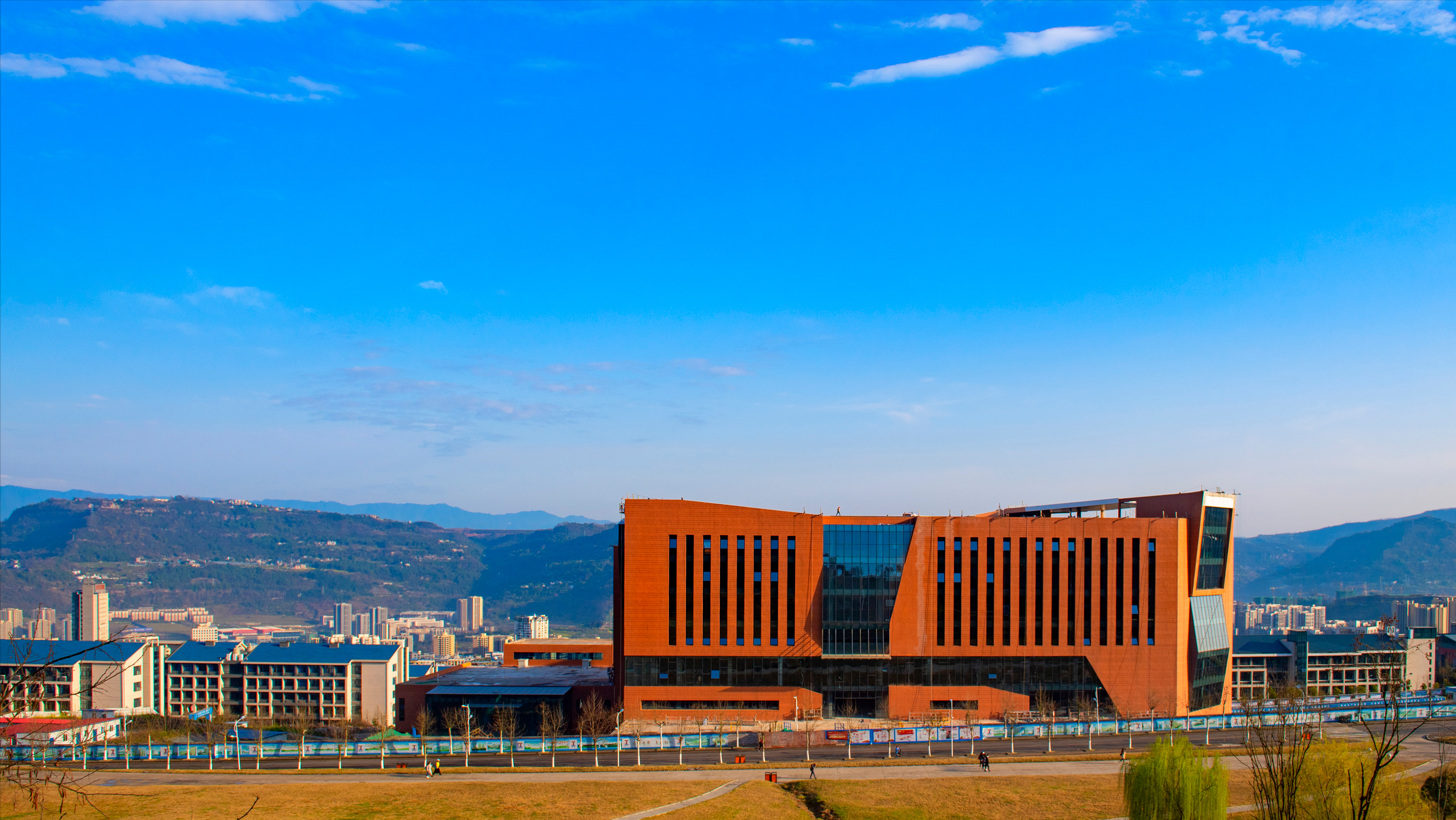 重庆三峡学院专业录取分数线，公办本科入门线，超二本线55分以上