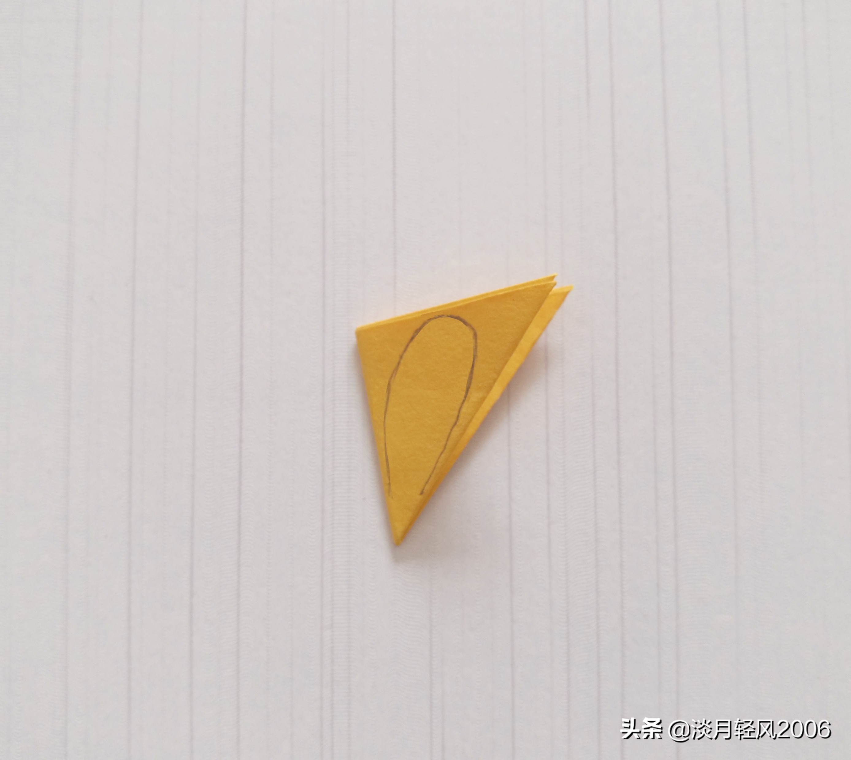 幼儿园手工，自己动手用卡纸做清新小花爱心贺卡，可以当手工作业